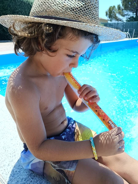 Niño piscina Siglitos